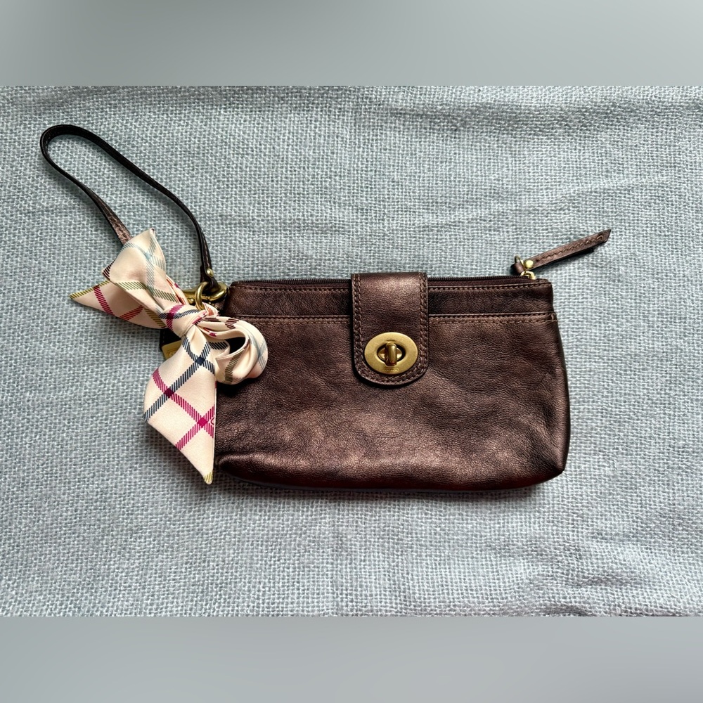 Vintage Coach Hampton Madeline large wristlet in Metallic Bronze
